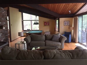Flat-screen TV, fireplace, DVD player, books