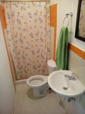 Basic Room, 1 Double Bed | Free WiFi, bed sheets