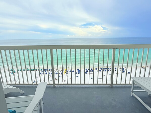 Property grounds - Beachfront Condo, 3 Pools & Gulf view, Gym, Tennis, Pickleball ball, Tiki Hut (Destin)