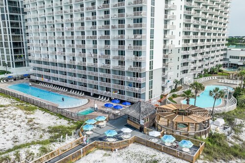 Beachfront Condo, 3 Pools & Gulf view, Gym, Tennis, Pickleball ball, Tiki Hut