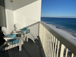 Property grounds - Beachfront Condo, 3 Pools & Gulf view, Gym, Tennis, Pickleball ball, Tiki Hut (Destin)