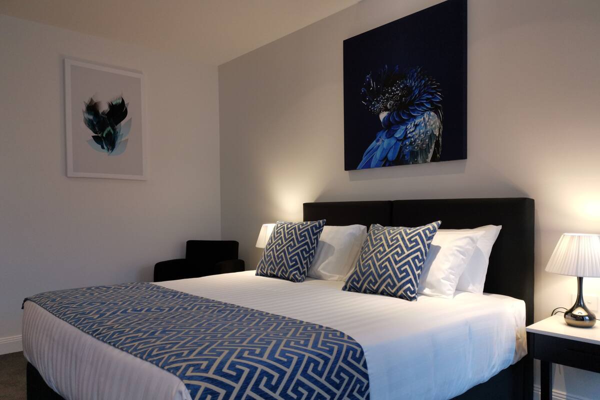 Habitación ejecutiva, 1 cama de matrimonio grande | Sábanas de algodón egipcio y ropa de cama de alta calidad