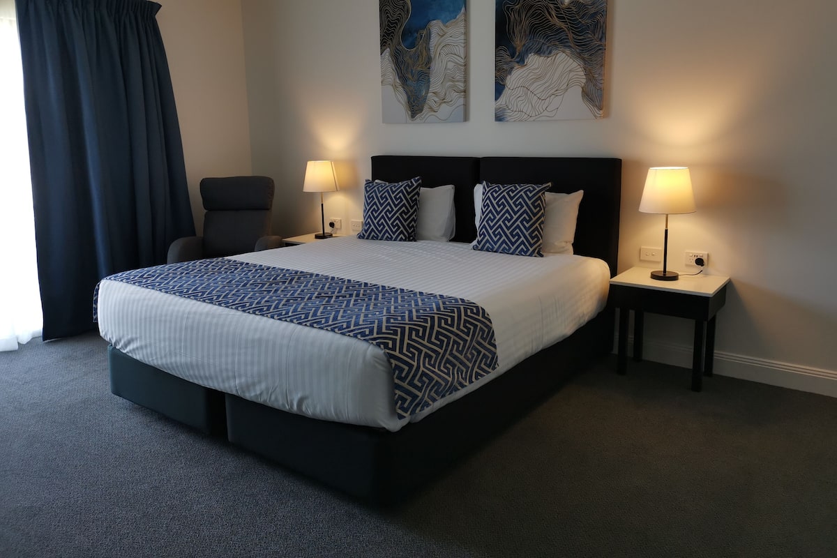 Tweepersoonskamer, toegankelijk voor mindervaliden | Lakens van Egyptisch katoen, luxe beddengoed, pillowtop-bedden