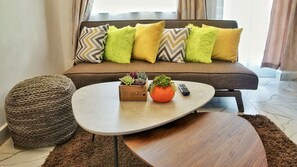 TV - Private & quiet executive, guest suite with outdoor garden in the heart of Karen (NAIROBI)