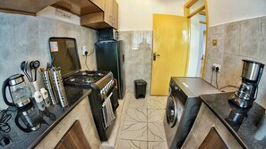 ميكروويف، ماكينة لصنع القهوة/الشاي، مستلزمات طهي/أطباق/أ وعية