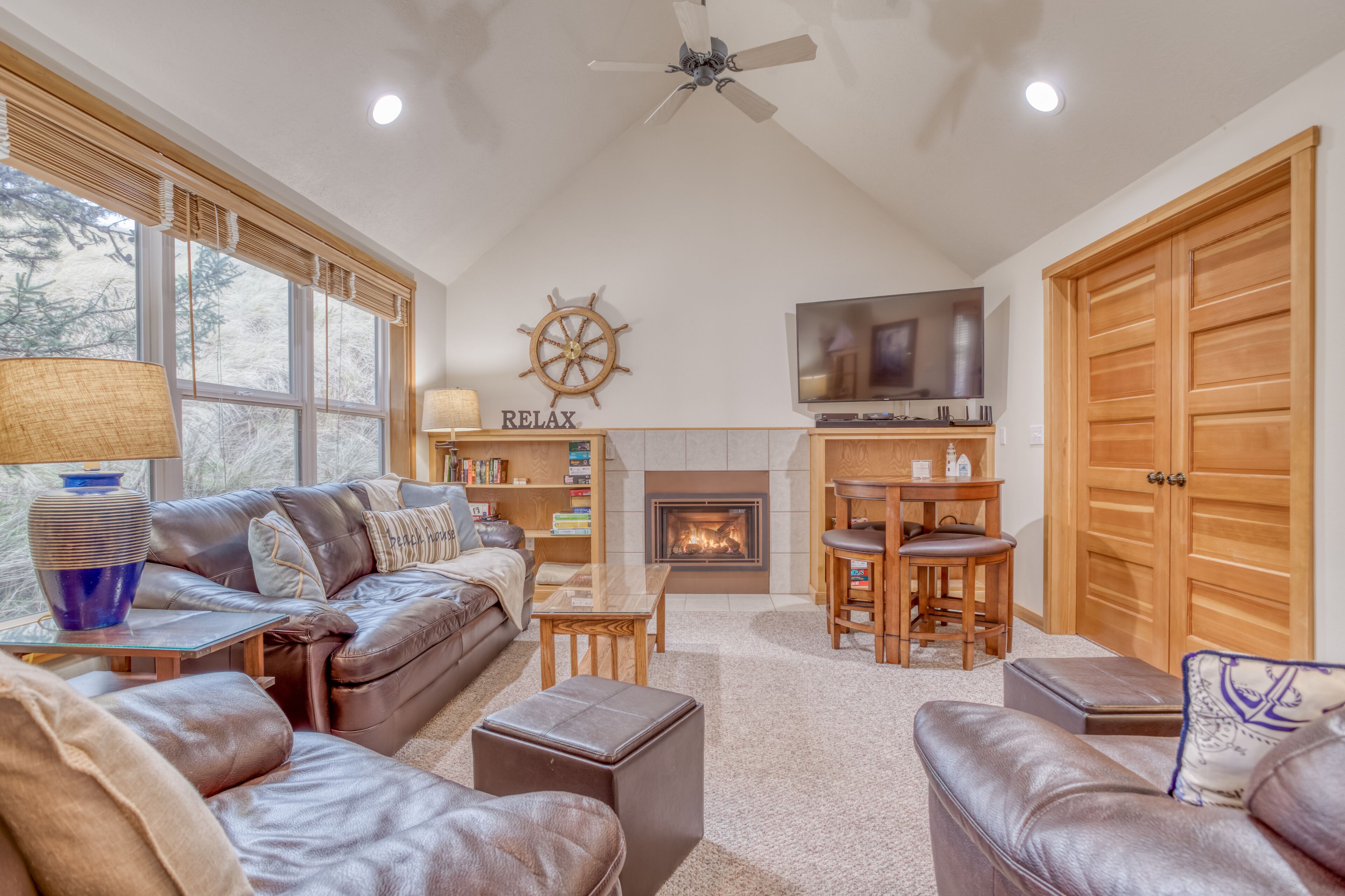 Bright Open Spaces, King Master Suite in Dunes Near Pacific City Beach Access!