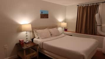 3 bedrooms, desk, free WiFi, bed sheets