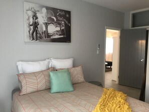 2 habitaciones, decoración personalizada y muebles diferentes 