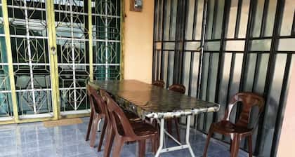 Family Homestay Nearby Desa Dairy Farm (5 minutes)