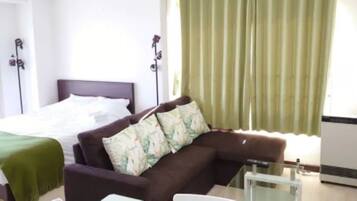 شقة - ٣ غرف نوم | منطقة المعيشة | تلفزيون بشاشة مسطحة