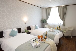 3 habitaciones, escritorio y espacio para trabajar con laptop 