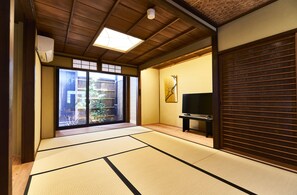 Casa (Private Vacation) | 1 camera, una scrivania, ferro/asse da stiro, Wi-Fi gratuito