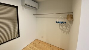 Nhà dành cho gia đình (Private Vacation Home) | 1 phòng ngủ, bàn, bàn ủi/dụng cụ ủi quần áo 