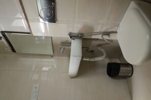 Combined shower/bathtub, towels - Lime Tree Service Apartment-3 (Gurgaon)