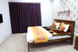 3 bedrooms, in-room safe, iron/ironing board, WiFi - Lime Tree Service Apartment-3 (Gurgaon)