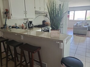 Réfrigérateur, micro-ondes, lave-vaisselle