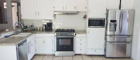 Fridge, microwave, dishwasher, cookware/dishes/utensils