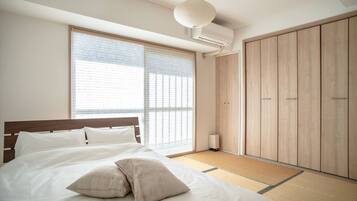 Aparthotel 303 | Desk, laptop workspace, blackout drapes, iron/ironing board