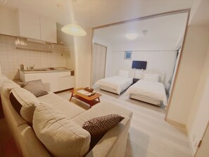 Aparthotel 402 | Desk, laptop workspace, blackout drapes, iron/ironing board