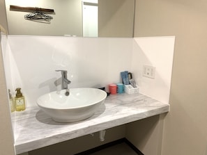 Economy Double Room | Bathroom sink