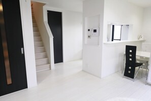 Private Vacation Home | Dining room - Neyagawa Station House (Neyagawa)