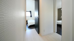 Private Vacation Home | 3 bedrooms, blackout curtains, iron/ironing board, free WiFi - Neyagawa Station House (Neyagawa)