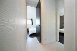 Private Vacation Home | 3 bedrooms, blackout drapes, iron/ironing board, free WiFi - Neyagawa Station House (Neyagawa)