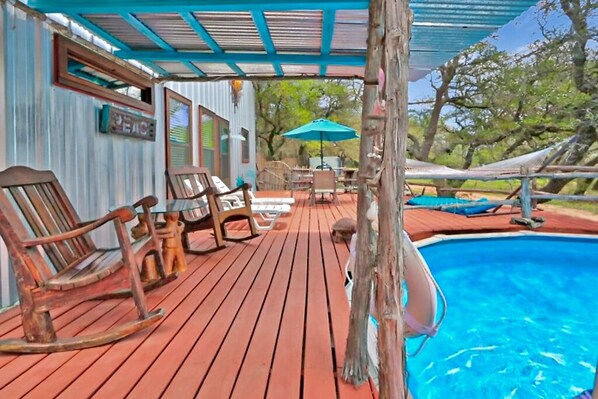 Terrace/patio - Charming 2 bedroom cottage with private pool in the heart of the Texas Hill Coun (Johnson City)