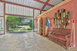 Interior - Charming 2 bedroom cottage with private pool in the heart of the Texas Hill Coun (Johnson City)