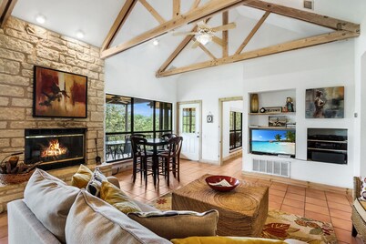 Spacious 2/2 - ON the Cypress Creek with private hot tub!