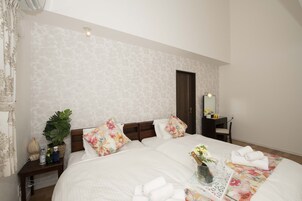 2 bedrooms, desk, laptop workspace, blackout curtains