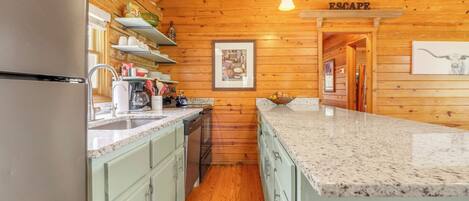 Coffee/tea maker, fridge, microwave, oven