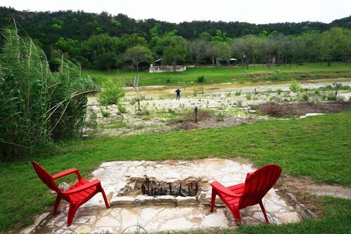Cozy and clean loft on the Blanco River - Minutes from downtown Wimberley!