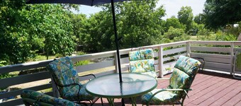 Cozy and clean loft on the Blanco River - Minutes from downtown Wimberley!