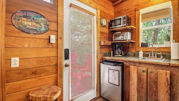 Coffee/tea maker, fridge, microwave, toaster