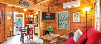 Private, cozy and romantic cabin - a Wimberley favorite! Private hot tub!