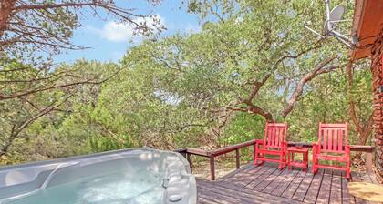 Private, cozy and romantic cabin - a Wimberley favorite! Private hot tub!