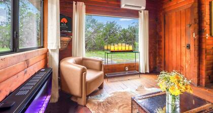 Canyon Vista I Romantic, hot tub, log cabin