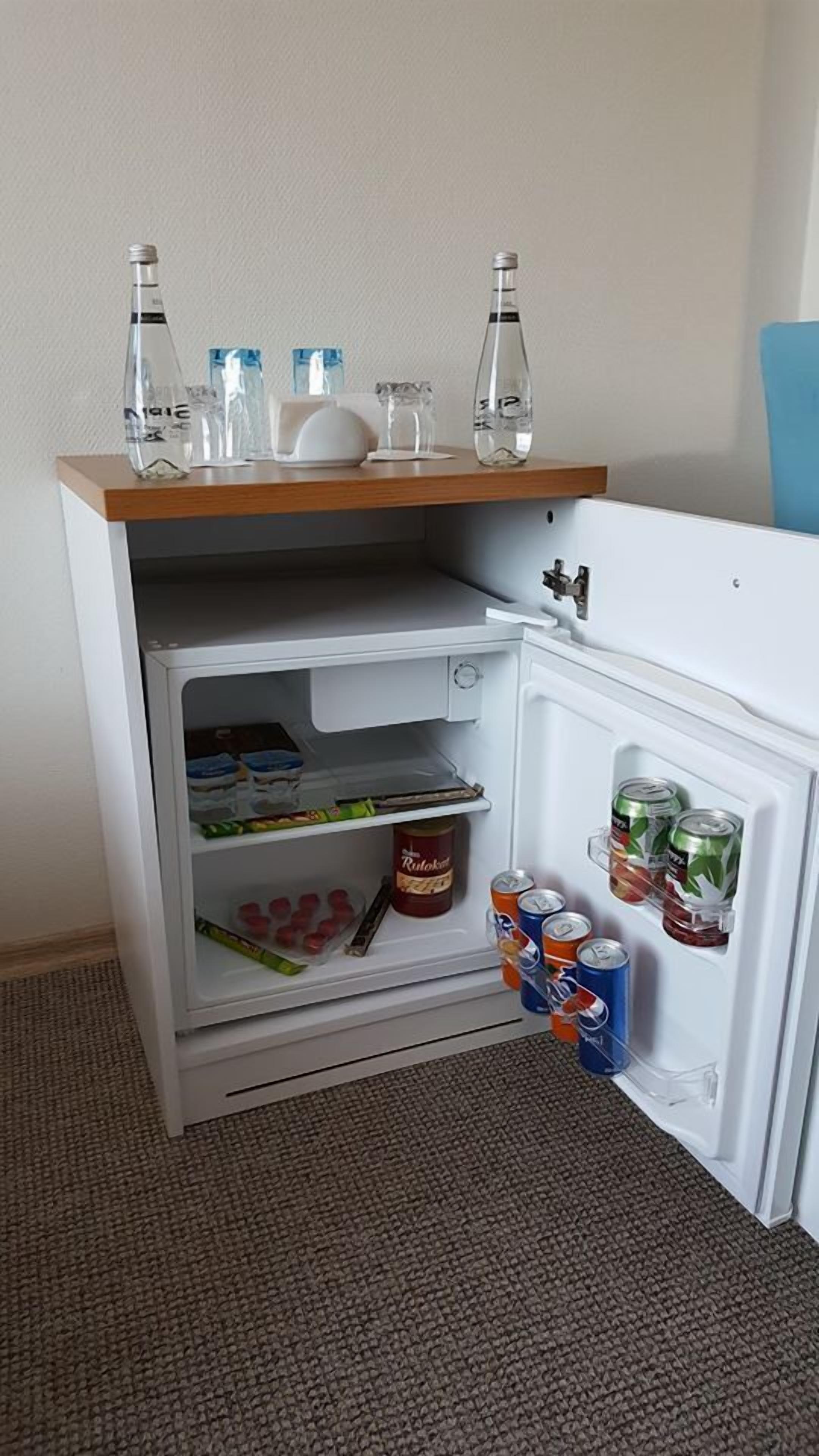 suite | minibar
