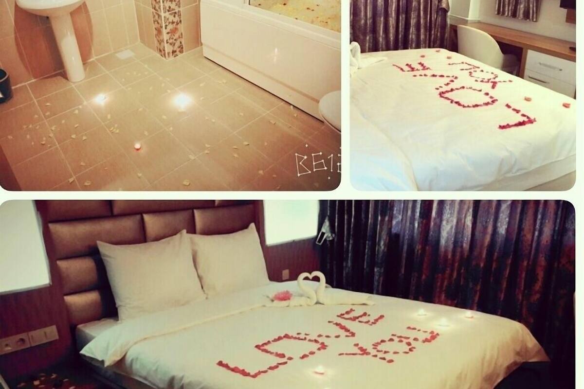 suite | bathroom | shower, free toiletries, hair dryer, bathrobes