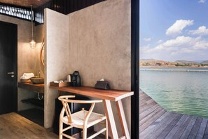 Escape North Standard | 湖景