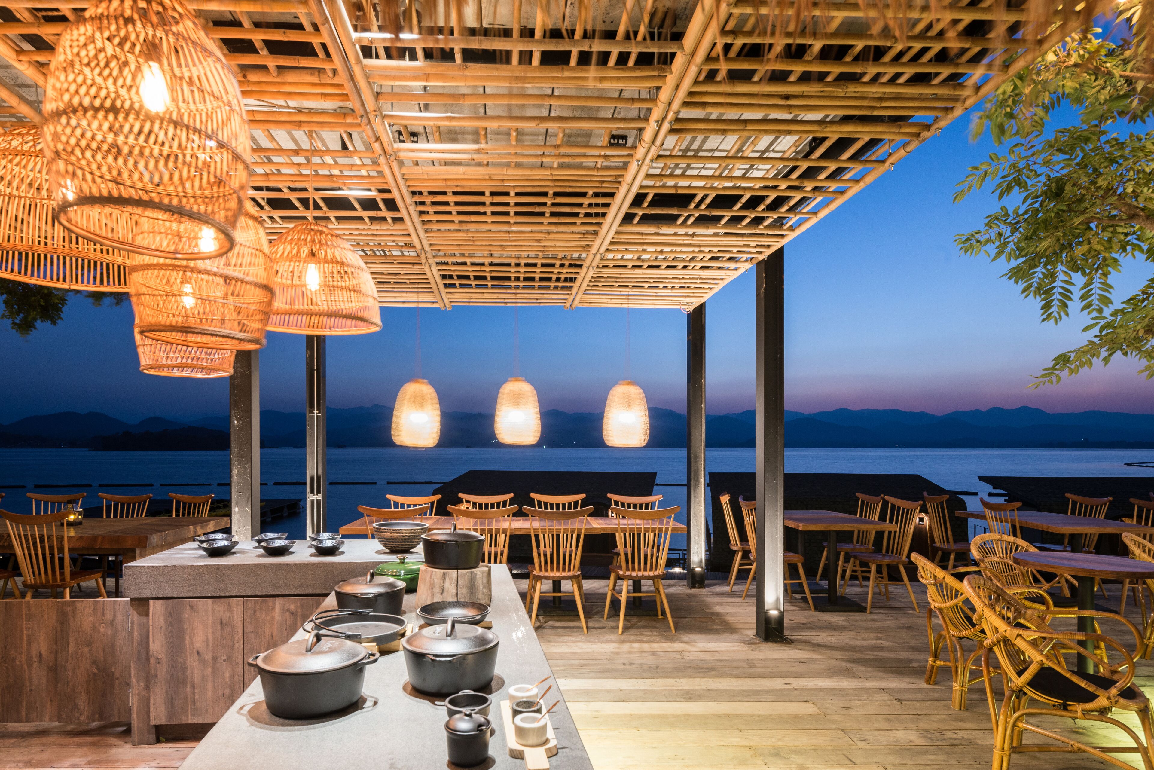 อาหารเช้าแบบบุฟเฟ่ต์ทุกวัน (คิดค่าบริการ)