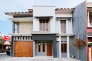 Exterior - OYO 2118 Fh Stay (Depok)