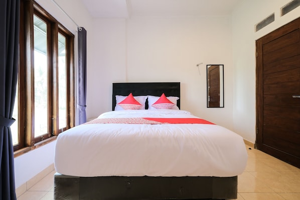 Family Double Room | Desk, free WiFi, bed sheets