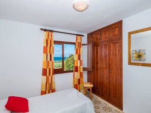 3 chambres, fer et planche à repasser, Wi-Fi gratuit, draps fournis