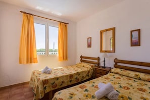 3 chambres, fer et planche à repasser, Wi-Fi gratuit, draps fournis