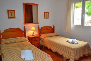 3 bedrooms, iron/ironing board, free WiFi, bed sheets