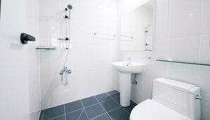B201 B202 B203 B204 B301 B302 B303 B304 | Badezimmer | Dusche, Haartrockner, Handtücher, Seife