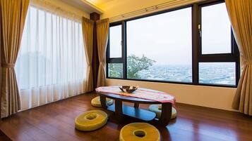 Quadruple Room (Japanese Zen) | Desk, blackout drapes, soundproofing, free WiFi