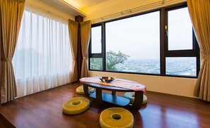 Habitación cuádruple (Japanese Zen) | Escritorio, cortinas opacas, sistema de insonorización y wifi gratis